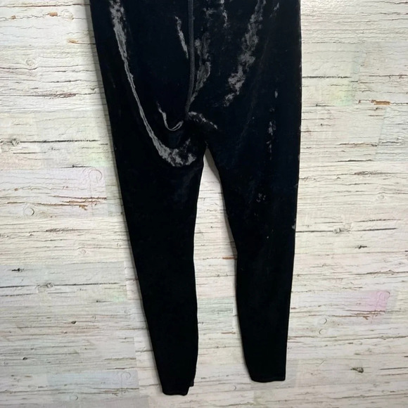 GOOD AMERICAN Crushing It Velvet High Waisted Leggings Black  1 small - Picture 5 of 9